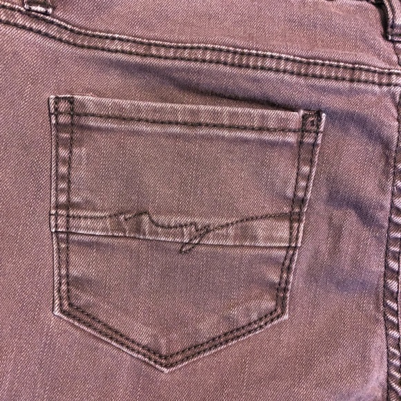 Distressed burgundy SOHO Leggings - Picture 5 of 6